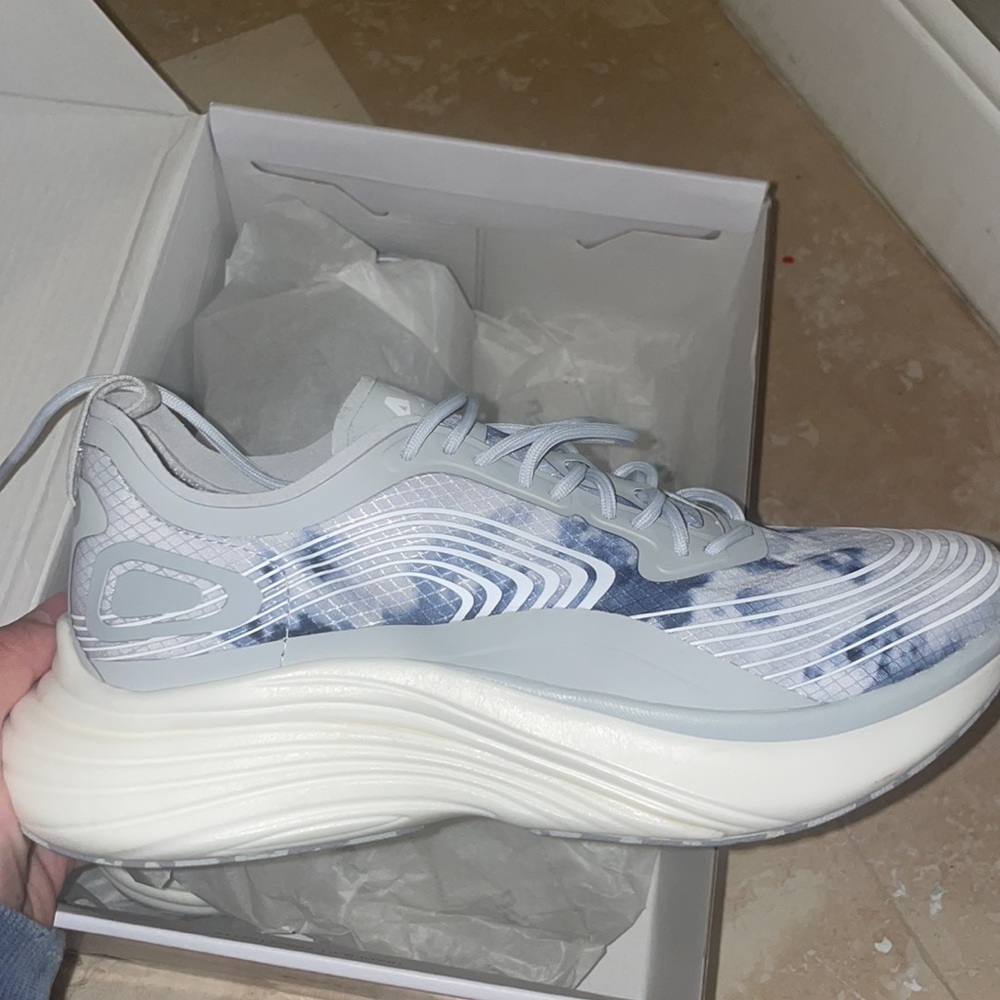 APL NWT women’s streamline size 6